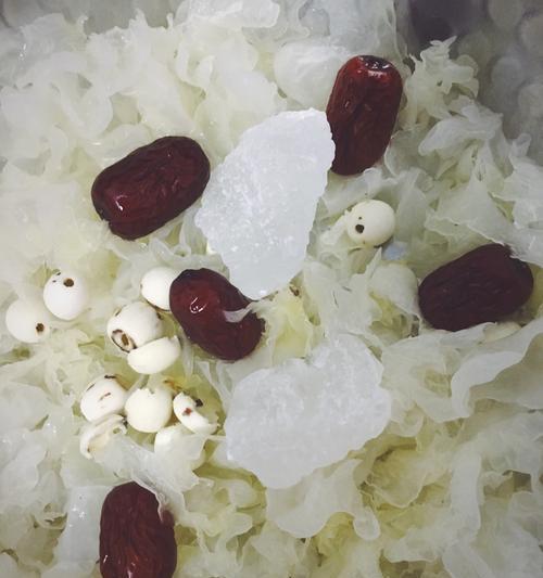银耳莲子的做法是什么？如何做出美味的银耳莲子羹？