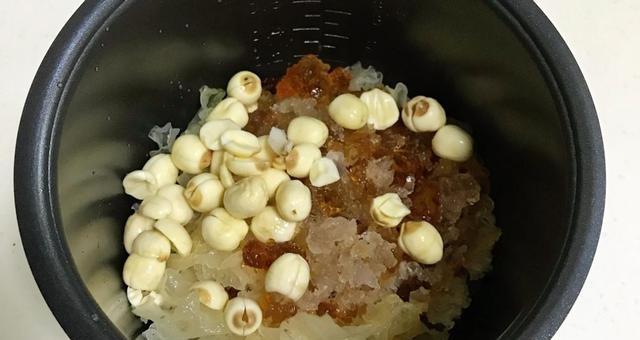 银耳莲子菠萝羹怎么做？制作步骤和常见问题解答？