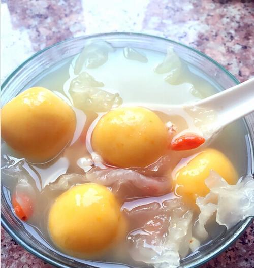银耳酒酿汤圆的做法是什么？制作过程中需要注意哪些问题？