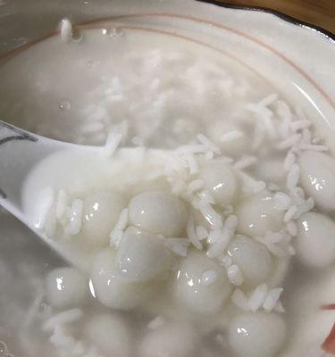 银耳酒酿汤圆的做法是什么？制作过程中需要注意哪些问题？