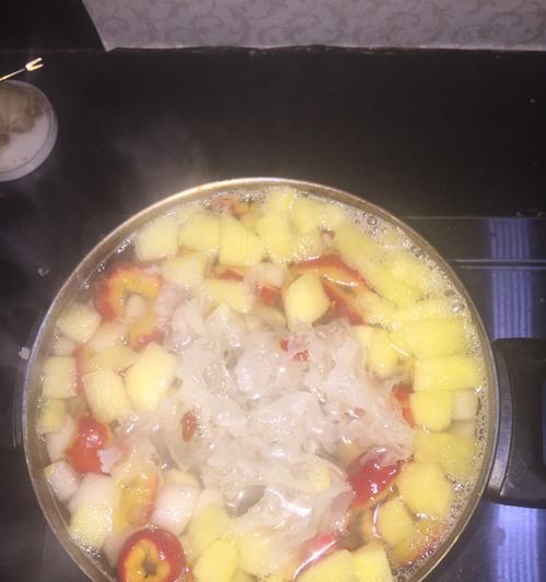 银耳酒酿水果羹怎么做？有哪些步骤和技巧？