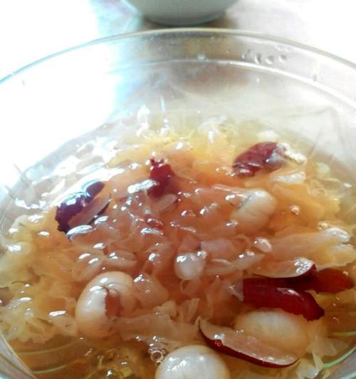 银耳鸡蛋糖水怎么做？有哪些健康益处？