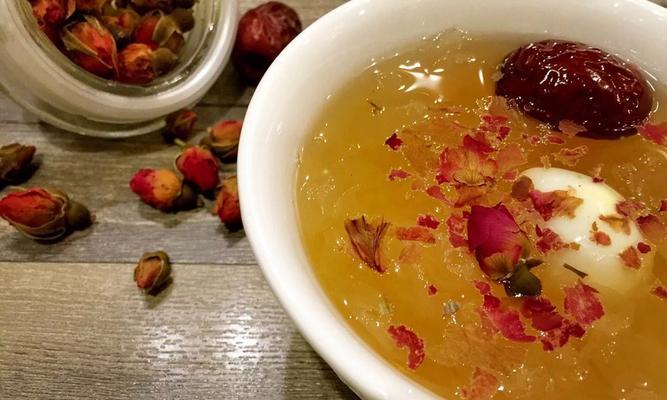 银耳火龙果羹怎么做？有哪些健康益处？