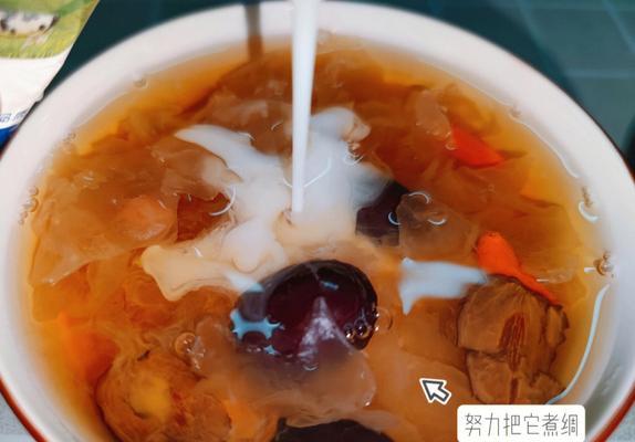 银耳花生牛奶汤怎么做？有哪些健康益处？