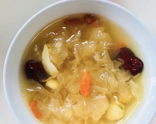银耳红枣粥的做法是什么？如何在家轻松制作？