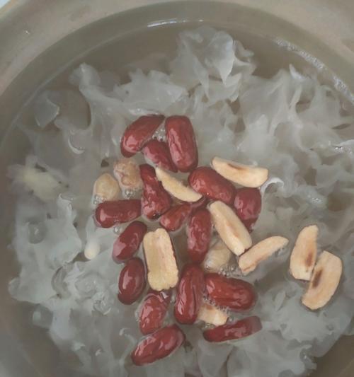 银耳红枣汤怎么做？有哪些健康益处？
