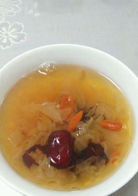 银耳红枣苹果汤怎么做？有哪些健康益处？