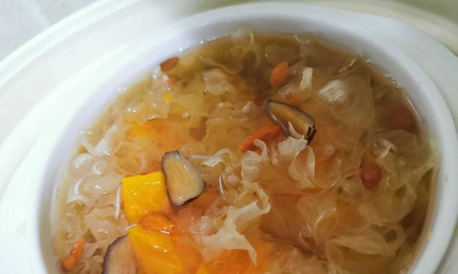 银耳红枣木瓜羹怎么做？有哪些健康益处？