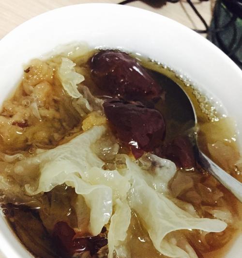 银耳红枣马蹄糖水怎么做？有哪些健康益处？