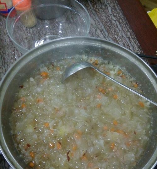 银耳红枣马蹄糖水怎么做？有哪些健康益处？