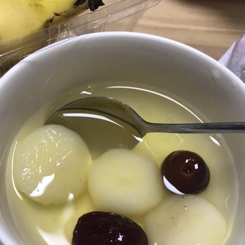 银耳红枣红豆糖水怎么做？有哪些健康益处？