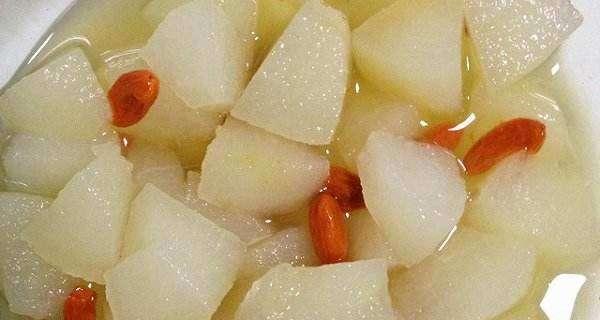 银耳红枣炖梨盅怎么做？有哪些健康益处？