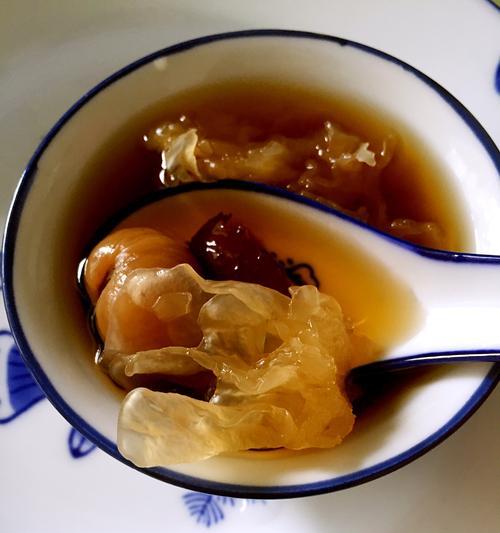 银耳红糖鸡蛋怎么做？有哪些健康益处？