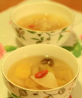 银耳红薯莲子羹怎么做？有哪些健康益处？