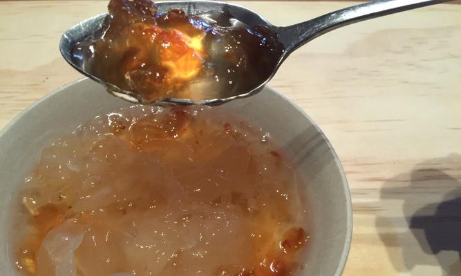 银耳枸杞糖水怎么做？有哪些健康益处？