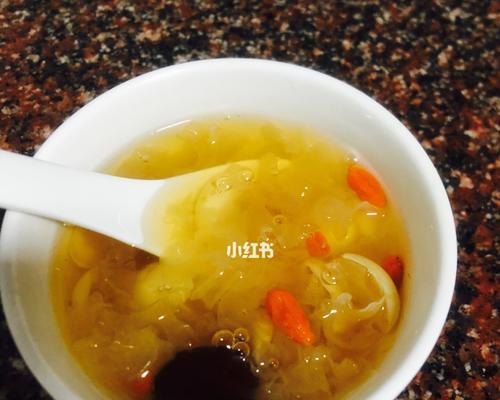 银耳枸杞汤怎么做？有哪些健康益处？