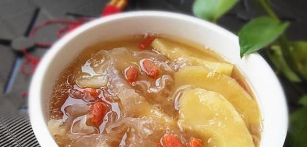 银耳枸杞苹果汤怎么做？有哪些健康益处？