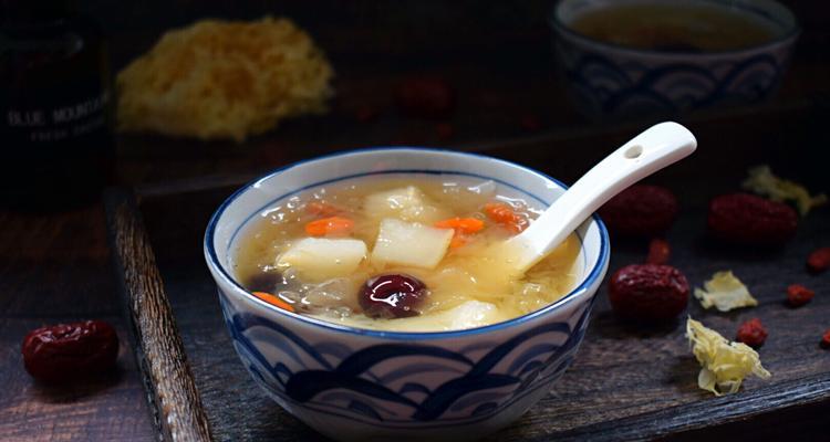 银耳枸杞苹果汤怎么做？有哪些健康益处？