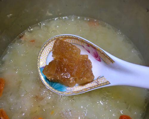 银耳枸杞糯米粥怎么做？有哪些健康益处？