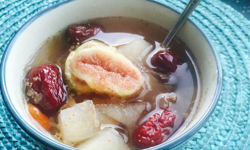 银耳枸杞红枣梨子汤怎么做？有哪些健康益处？