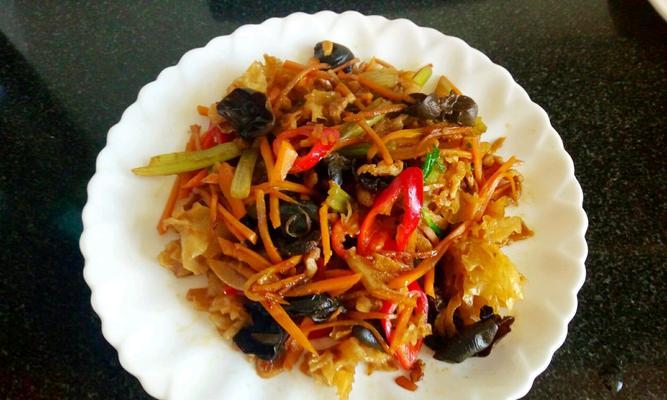 银耳炒肉的做法是什么？如何做出美味的银耳炒肉？