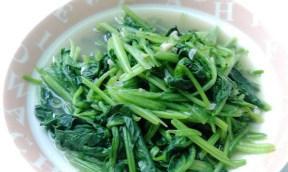 银耳炒菠菜怎么做？有哪些步骤和技巧？