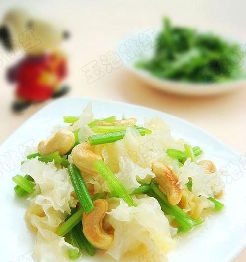 银耳拌藕怎么做？有哪些步骤和技巧？