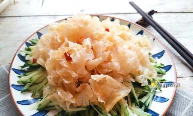 银耳拌黄瓜怎么做？有哪些健康益处？