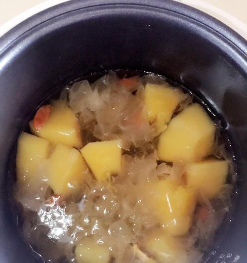 银耳百合粥怎么做？有哪些健康益处？