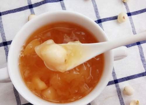 银耳百合银杏羹怎么做？有哪些健康益处？