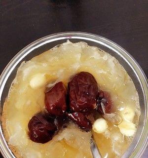 银耳百合莲子饮怎么做？有哪些健康益处？