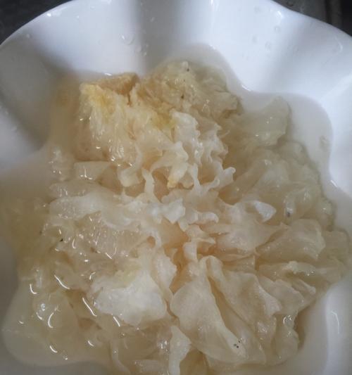 银耳百合红豆汤怎么做？有哪些健康益处？