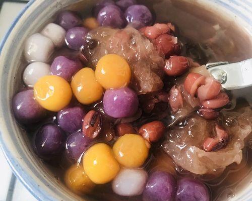银耳百合红豆汤怎么做？有哪些健康益处？