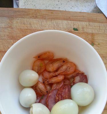 银耳鹌鹑蛋瘦肉汤怎么做？有哪些健康益处？