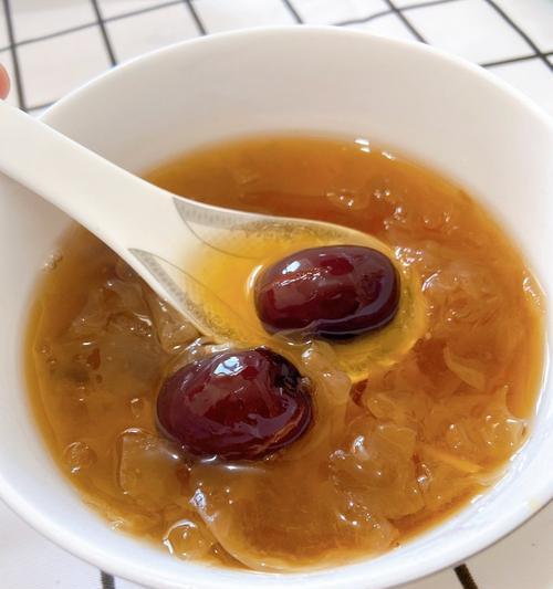 银耳鹌鹑蛋红枣糖水怎么做？有哪些健康益处？