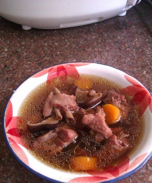 茵陈鸭肉汤怎么做？有哪些健康益处？