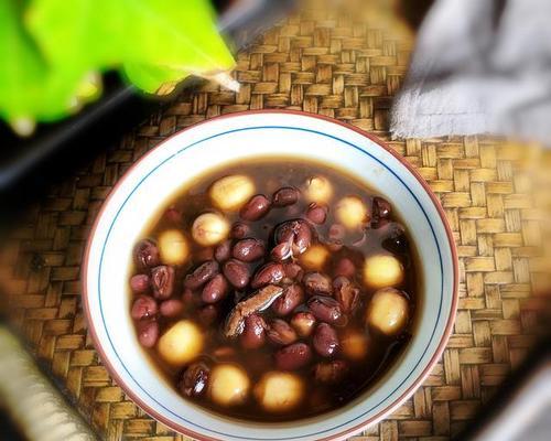 薏仁莲子红豆粥怎么做？有哪些健康益处？