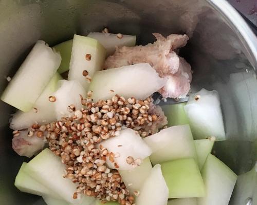 薏米筒骨汤的做法是什么？如何在家轻松制作？
