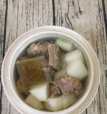 薏米莲子猪肉煲冬瓜怎么做？步骤和技巧有哪些？
