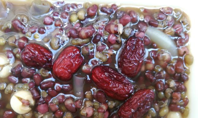 薏米红豆莲子粥怎么做？有哪些健康益处？