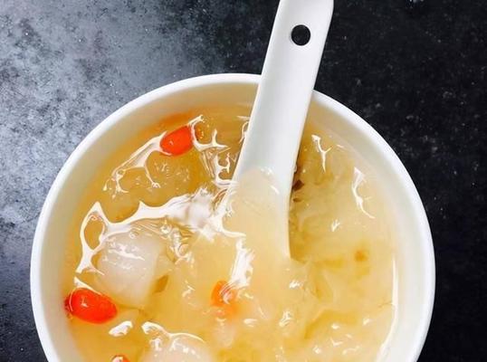 薏米冰糖雪梨饮怎么做？有哪些健康益处？