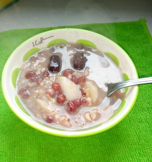 薏米冰糖红豆粥怎么做？有哪些健康益处？
