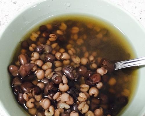 薏米冰糖红豆粥怎么做？有哪些健康益处？