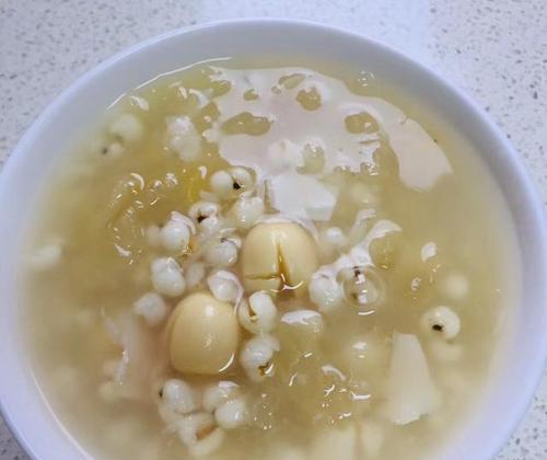 薏米百合绿豆粥怎么做？有哪些健康益处？