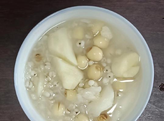 薏米百合莲子羹怎么做？有哪些健康益处？
