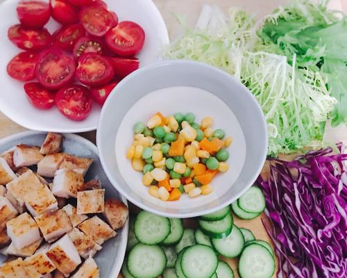 意式风味鸡肉沙拉怎么做？有哪些步骤和技巧？