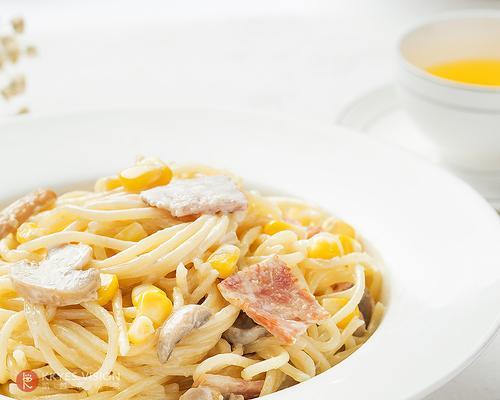 意面酱料抱蛋披萨怎么做？步骤和技巧有哪些？