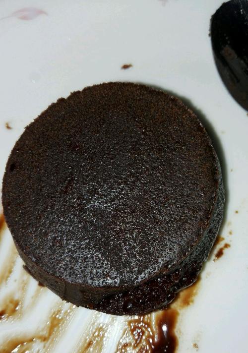 如何用电饭锅做出美味的巧克力蛋糕？步骤和技巧是什么？