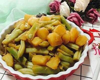 一锅出土豆炖豆角烀饼怎么做？步骤和技巧有哪些？