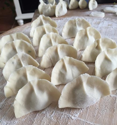 一个肉丸的大饺子怎么做？步骤和技巧有哪些？
